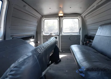 2002 Ford E-150 Commercial/Recreational from USA, damaged, VIN 1FTRE14W82HA72355